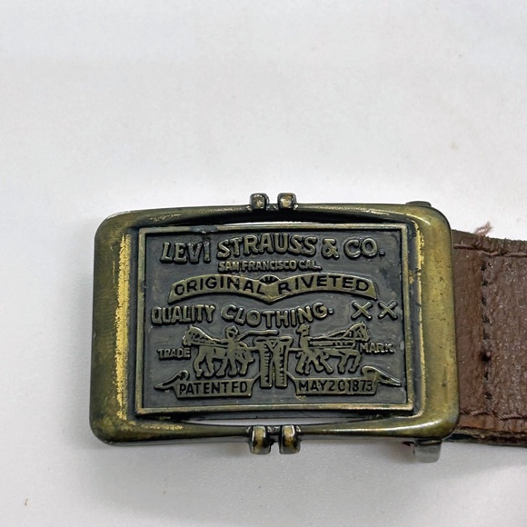 Vintage Levi's brown leather belt with brass buckle, 39" Unisex - Picture 2 of 6